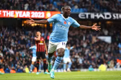 Premier League: Man City thắng 'hủy diệt,' Arsenal thua trận đầu