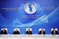 Lãnh đạo 5 nước vùng Biển Caspian tại lễ ký công ước về quy chế Biển Caspian ở Aktau, Kazakhstan ngày 12/8. (Ảnh: AFP/TTXVN)