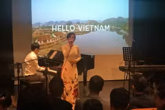 Một tiết mục biểu diễn trong đêm Gala gây quỹ của Đồng hành Singapore tối 21/4.(Ảnh: Mỹ Bình/Vietnam+)