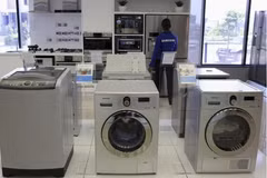 Máy giặt Samsung tại cửa hàng trưng bày Samsung ở Johannesburg, Nam Phi. (Nguồn: Reuters)