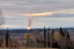 Đám cháy từ vụ nổ đường ống dẫn khí Enbridge. (Nguồn: business.financialpost.com)