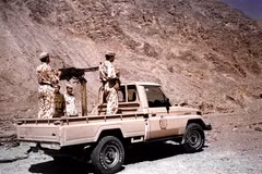 Binh sỹ Iran gác tại khu vực Zahedan ở biên giới Iran-Pakistan. (Ảnh: AFP/TTXVN)