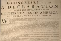 Bản sao Bản Tuyên ngôn Độc lập Mỹ từ năm 1776 được trưng bày tại Philadelphia. (Ảnh: AFP)
