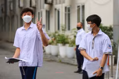 Sáng 12/6, hơn 90 ngàn sĩ tử Thủ đô đã kết thúc ngày thi đầu tiên là Ngữ Văn và Tiếng Anh. (Ảnh: Minh Sơn/Vietnam+)