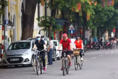 Trong ngày đầu dịp nghỉ lễ 30/4-1/5 năm nay, đường phố Thủ đô bỗng trở nên vắng vẻ lạ thường. (Ảnh: Minh Sơn/Vietnam+)