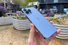 Sáng 24/9, những chiếc iPhone 13 đầu tiên trên thế giới đã bắt đầu giao đến tay khách hàng. Do chênh lệch về múi giờ, Australia và New Zealand như thường lệ là nơi mở bán đầu tiên. (Ảnh: PV/Vietnam+)