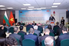 Tổng thống Bulgaria Rumen Radev nói chuyện với Hội hữu nghị Việt Nam-Bulgaria Thành phố Hồ Chí Minh. (Ảnh: Xuân Khu/TTXVN)