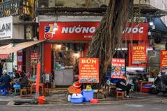 [Photo] Vỉa hè ở Thủ đô Hà Nội không còn dành cho người đi bộ