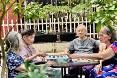Các cụ tại một trung tâm dưỡng lão ở Hà Nội. (Ảnh: Vietnam+)