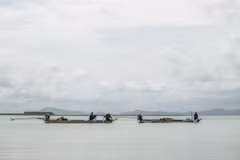 Hồ Dầu Tiếng trải dài trên địa bàn 3 tỉnh Tây Ninh, Bình Dương và Bình Phước là nơi mưu sinh chủ yếu bằng nghề đánh bắt thủy sản của hơn 4.000 hộ dân sinh sống ven hồ. (Ảnh: Giang Phương/TTXVN)
