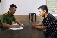 Đối tượng Võ Văn Kiên, 34 tuổi, trú phường Gia Lộc, thị xã Trảng Bàng, tỉnh Tây Ninh tại cơ quan Công an. (Ảnh: TTVXN phát)