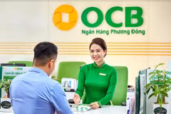 Giao dịch tại OCB. (Ảnh: Vietnam+)