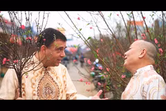 Đại sứ Israel Nadav Eshcar thực hiện video ca nhạc thay lời chúc mừng năm mới an lành dành cho người dân Việt Nam. (Ảnh chụp màn hình)