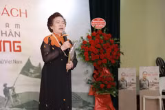 Xúc động những vần thơ-diễn ca song ngữ về Đại tướng Võ Nguyên Giáp