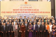 Chủ tịch Quốc hội Nguyễn Thị Kim Ngân chụp ảnh lưu niệm cùng các đại biểu là trưởng nhóm Hữu nghị. (Ảnh: Trọng Đức/TTXVN)