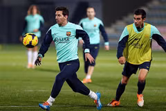 Clip Messi ghi bàn tuyệt đỉnh từ phía sau khung thành