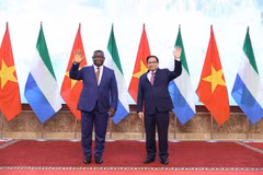 Thủ tướng Phạm Minh Chính và Tổng thống Cộng hòa Sierra Leone Julius Maada Bio. (Ảnh: Dương Giang/TTXVN) 