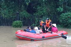 Quảng Ninh ngập sâu trong trận mưa lũ lịch sử diễn ra từ 26/7-31/7/2015. (Ảnh: Nguyễn Hoàng/TTXVN)