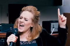 Nữ ca sỹ Adele trong MV "When We Were Young." (Nguồn: independent.co.uk)