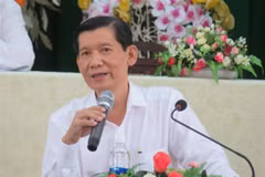 Bác sỹ Trần Mạnh Hồng, Giám đốc Bệnh viện Lao và bệnh Phổi Cần Thơ trình bày triêụ chứng và cách điều trị bệnh do COVID-19. (Ảnh: Ánh Tuyết/TTXVN)