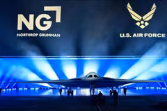 Máy bay ném bom tàng hình B-21 Raider, máy bay ném bom thế hệ thứ sáu của Lực lượng Không quân Hoa Kỳ, được ra mắt tại Căn cứ Không quân Edwards, California vào ngày 2/12/2022. (Nguồn: Getty Images)