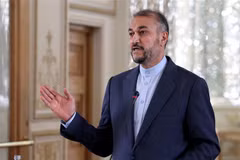 Ngoại trưởng Iran Hossein Amir-Abdollahian phát biểu tại cuộc họp báo ở Tehran. (Ảnh: AFP/TTXVN)