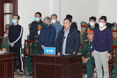Các bị báo tại phiên tòa. (Ảnh: Trọng Đức/TTXVN)