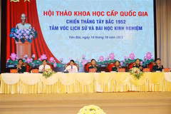 Các đồng chí chủ trì hội thảo. (Ảnh: Trọng Đức/TTXVN)