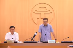 Chủ tịch UBND thành phố Hà Nội Trần Sỹ Thanh phát biểu tại buổi làm việc. (Ảnh: Văn Điệp/TTXVN)