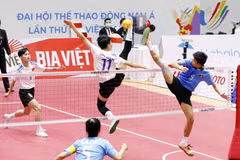Pha tấn công của đội nữ Việt Nam trong trận gặp Lào. (Ảnh: Trần Việt/TTXVN)