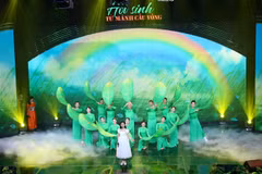 Chương trình văn nghệ “Hồi sinh” biểu diễn tại chương trình. (Ảnh: Hoàng Hiếu/TTXVN)