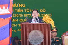 Thủ tướng Phạm Minh Chính phát biểu tại Lễ kỷ niệm 45 năm “Con đường tiến tới đánh đổ chế độ diệt chủng Pol Pot” của Thủ tướng Campuchia Hun Sen. (Ảnh: Dương Giang/TTXVN)