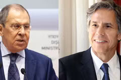 Ngoại trưởng Nga Sergei Lavrov (phải) cùng người đồng cấp Mỹ Antony Blinken. (Nguồn: Xinhua)
