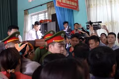 [Video] Cảnh hỗn loạn tại buổi xin lỗi công khai ông Hàn Đức Long