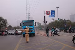 48 trường hợp đi vào làn BRT sai quy định bị xử lý trong ngày 15/2. (Ảnh:Cộng tác viên)