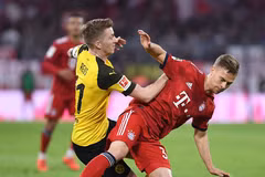 Kimmich truy cản Reus ở trận đấu mà Bayern đã giành chiến thắng 5-0 vào năm 2019, qua đó xoay chuyển kết quả mùa giải và có đĩa bạc lần thứ 7 liên tiếp. (Nguồn: FcB.com)