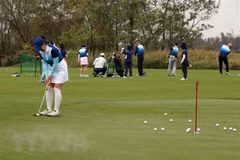 Các hoạt động thể thao tập trung đông người, sân golf, các sân tập golf sẽ tạm dừng hoạt động từ 12 giờ hôm nay để phòng COVID-19. (Ảnh: TTXVN)