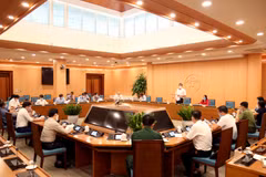 Lãnh đạo Hà Nội họp với các đơn vị về phương án cung ứng hàng hóa thiết yếu cho người dân trong các tình huống dịch bệnh COVID-19 xảy ra. (Ảnh: PV/Vietnam+)