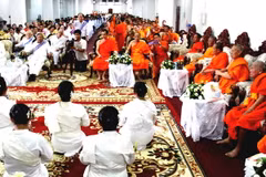 Mặt trận và Liên minh Phật giáo Lào tổ chức lễ Phật Đản 2014