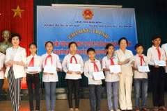 Quỹ Tấm lòng vàng hỗ trợ hơn 1,3 tỷ đồng tới học sinh nghèo