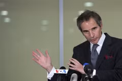 Tổng Giám đốc IAEA Rafael Mariano Grossi trả lời phỏng vấn tại Vienna, Áo, ngày 5/3. (Ảnh: AFP/TTXVN)