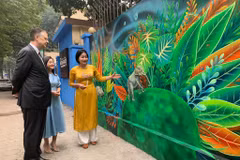 Các đại biểu tham quan dự án. (Nguồn: Việt Đức/Vietnam+)