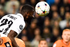 Man City giành vé đầu tiên vào vòng 1/8 Champions League