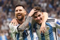 Messi và Alvarez ghi bàn cho Argentina. (Nguồn: Reuters)