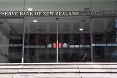 Ngân hàng Dự trữ New Zealand hạ lãi suất cơ bản xuống 0,25%