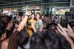 Hoa hậu Đoàn Thiên Ân đón Đương kim Miss Grand International 2023 Isabella Menin tại sân bay. (Ảnh: CTV/Vietnam+)