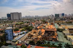 Toàn cảnh khu vực kho Rạng Đông bị cháy. (Ảnh: Minh Sơn/Vietnam+) 
