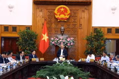 Thủ tướng Nguyễn Xuân Phúc chủ trì cuộc họp về công tác chuẩn bị sơ kết Nghị quyết 120/NQ-CP về phát triển bền vững đồng bằng sông Cửu Long ứng phó với biến đổi khí hậu. (Ảnh: Thống Nhất/TTXVN)