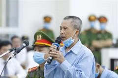 Bị cáo Lê Đình Công nói lời sau cùng trước khi tòa tuyên án. (Nguồn: TTXVN)