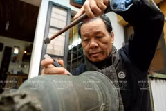 [Photo] Sự khổ luyện của đệ nhất khắc chữ chuông đất Hà thành